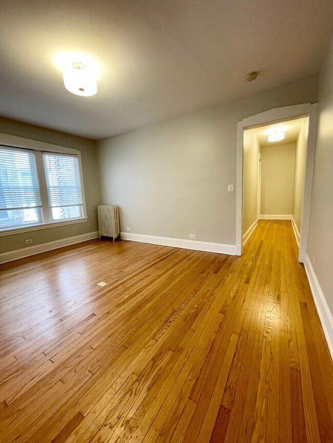 Building Photo - 1 bedroom in Evanston IL 60202