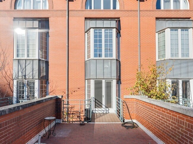Building Photo - 851 W Gunnison St