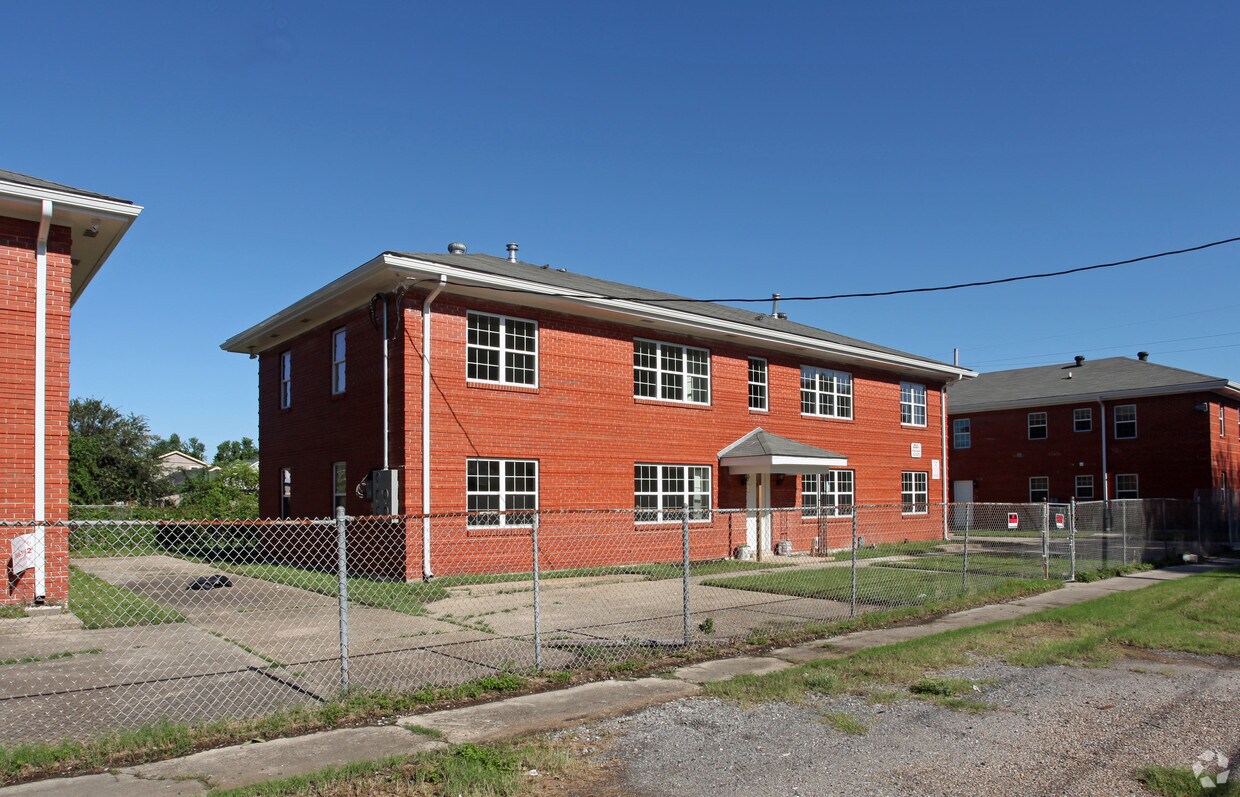 Foto del edificio - 912-926 Egania St