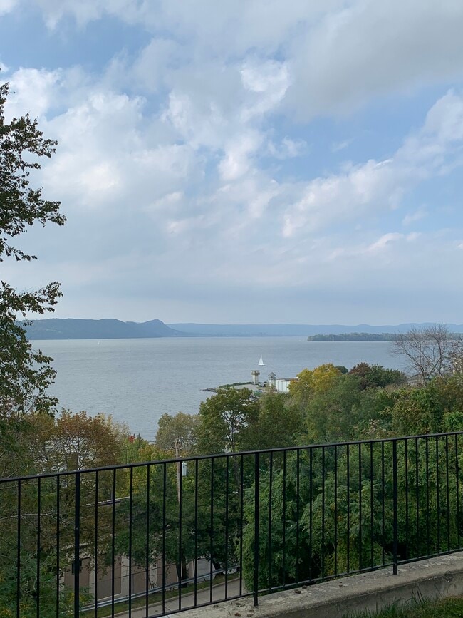 Foto del edificio - 24 Hudson Point Ln