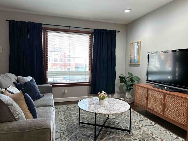 Foto del edificio - Spacious Main-Floor 2-Bedroom, 1.5-Bath Home