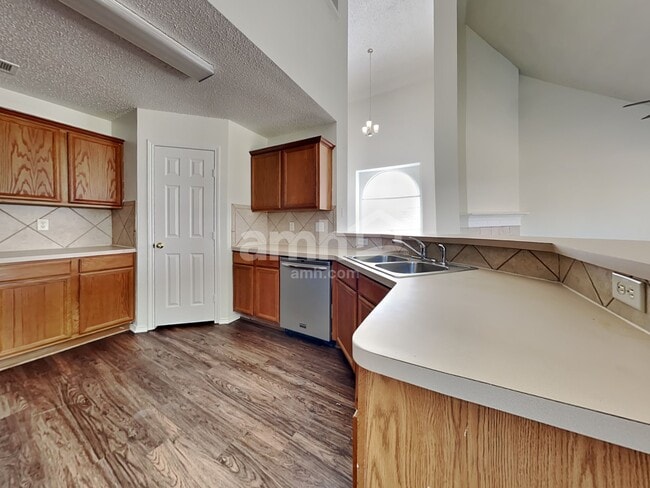 Building Photo - 8200 Dynasty Dr