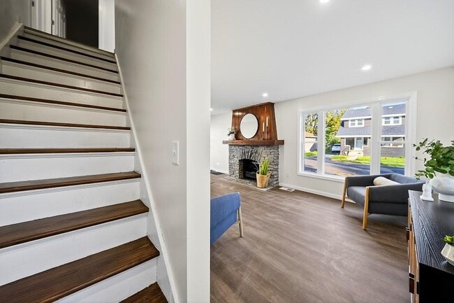 Building Photo - 127 W Warrington Rd