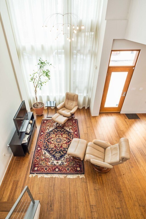 Foto del edificio - 725 Harrison Ave
