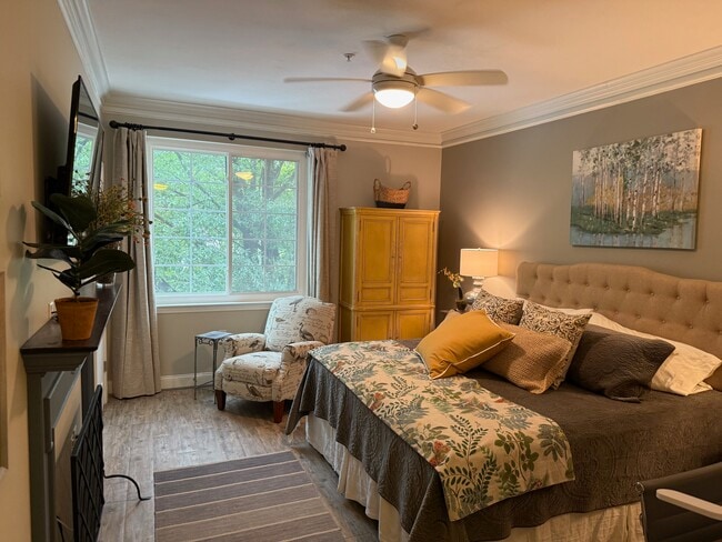 Photo - 10 E Washington St Apartment