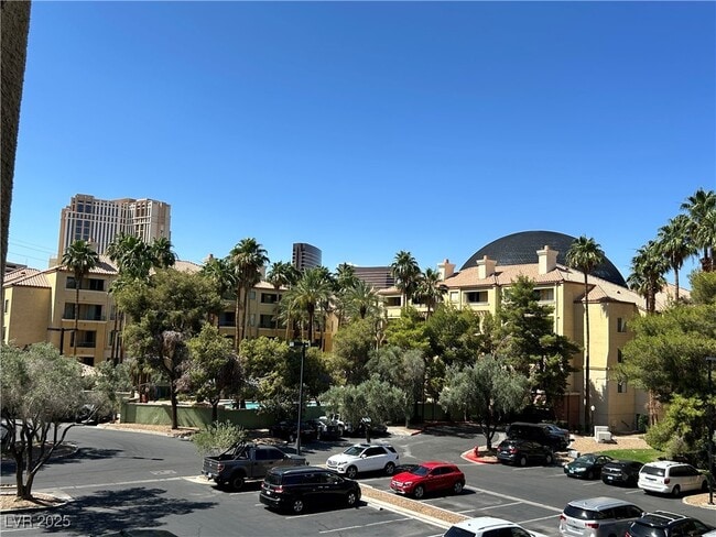 Building Photo - 220 E Flamingo Rd