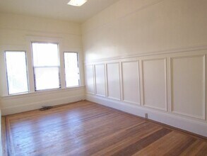 Building Photo - 2981 Sacramento St