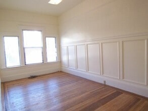 Building Photo - 2981 Sacramento St