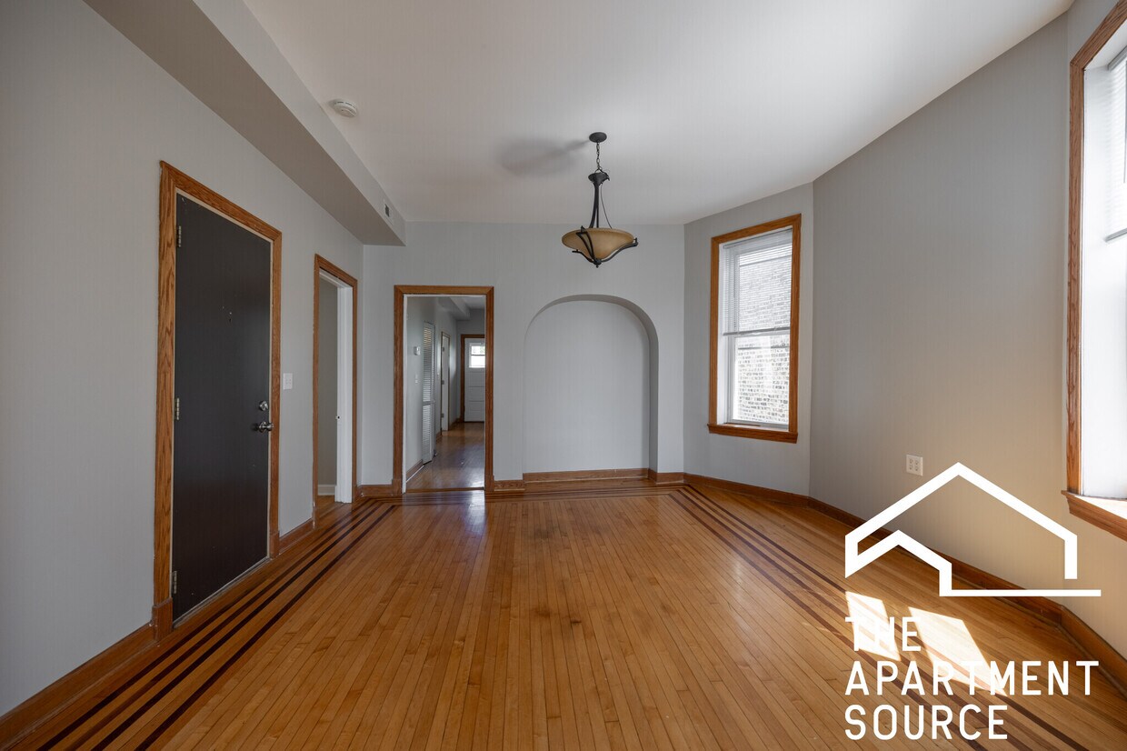 Foto principal - 3110 W Fullerton Ave