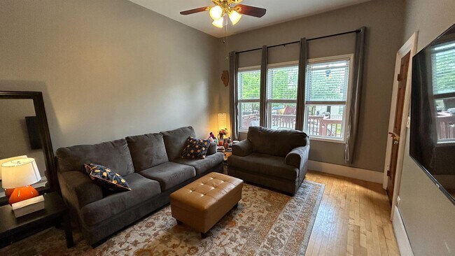 Foto del edificio - 2424 W Moffat St