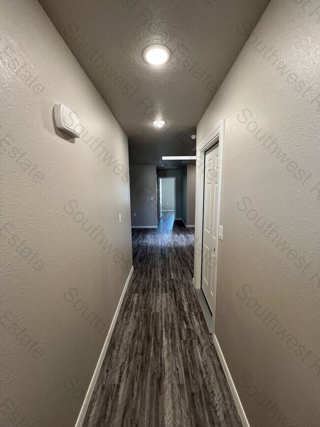 Building Photo - New Spacious 2 bedroom 2 bath Duplex.