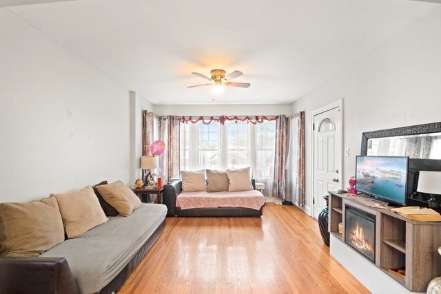 Building Photo - 6918 S Talman Ave