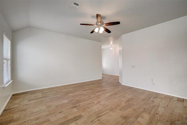 Building Photo - 5800 Silver Screen Dr