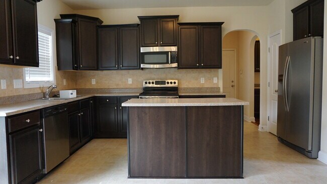 Building Photo - 3557 Castlefield Ln