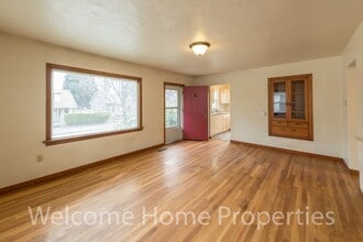 Building Photo - 537 Balm St