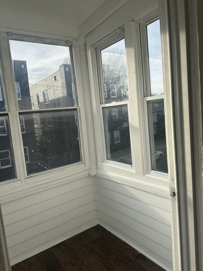 Balcony/sunlight room - 52 Brookdale Ave