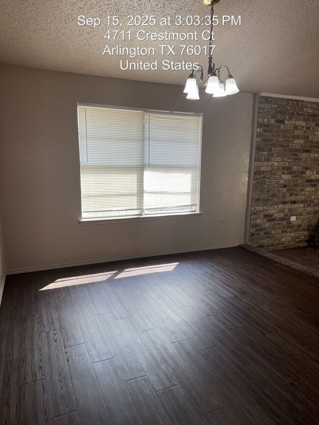 Foto del edificio - 4711 Crestmont Ct