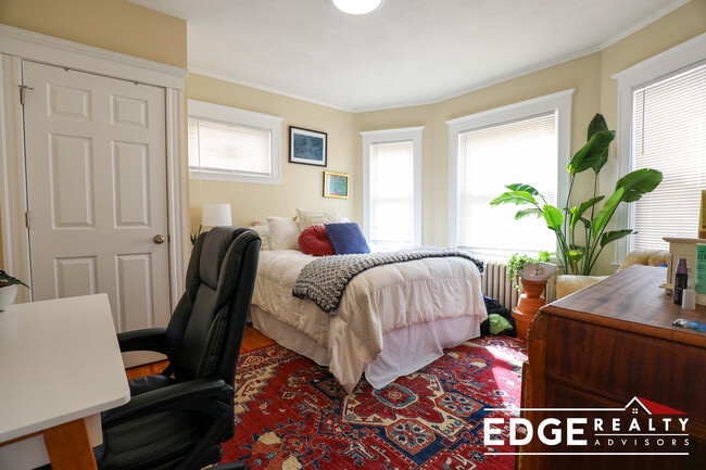 Building Photo - 3 Glenley Ter