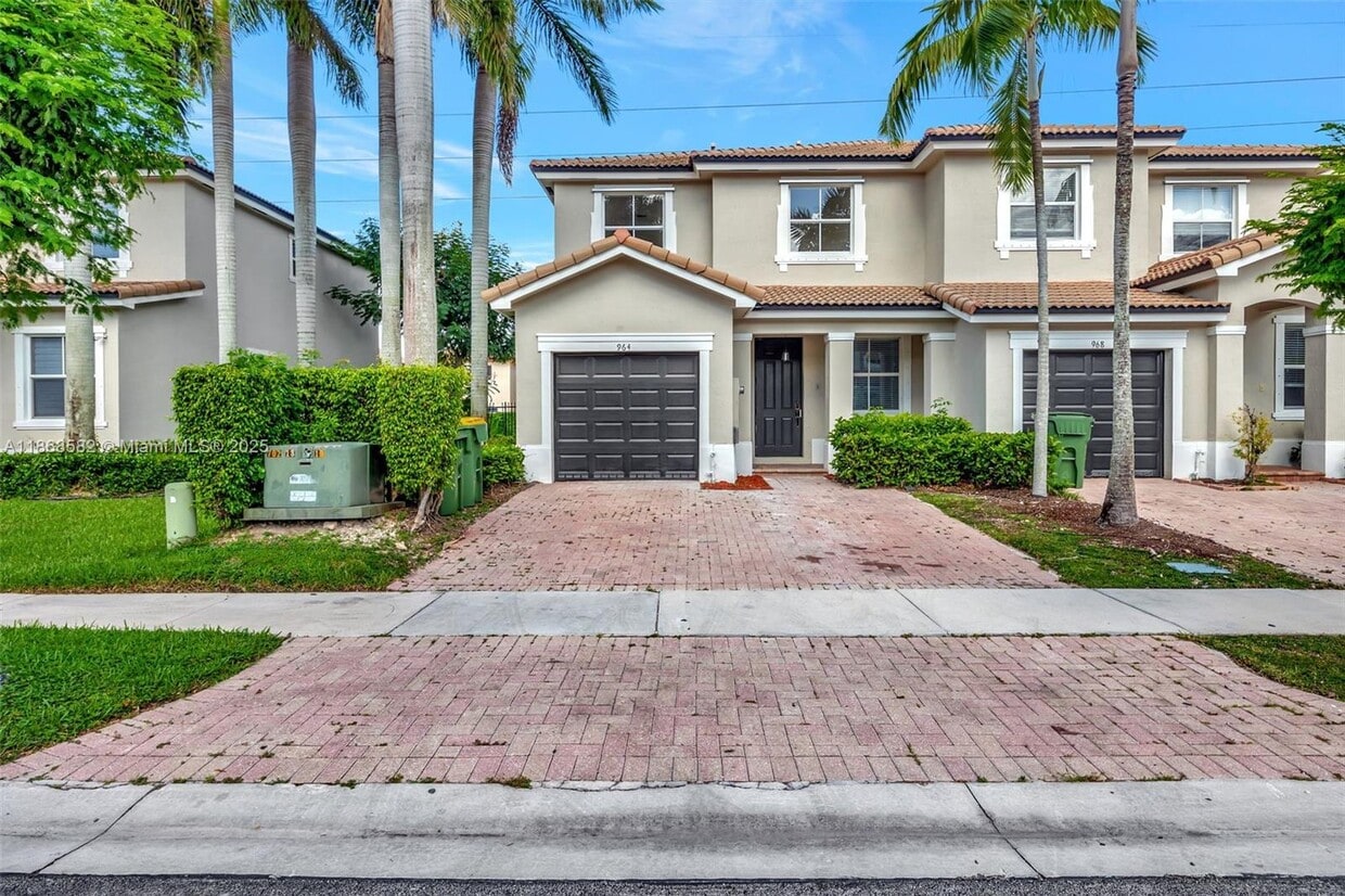 Primary Photo - 964 NE 41st Pl