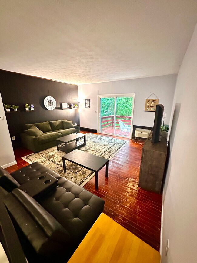 Foto del edificio - 168 Woodland Dr
