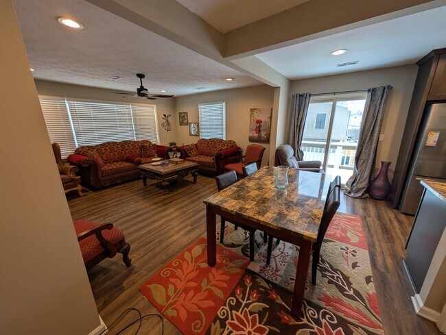 Foto del edificio - 2126 McGregor Ave