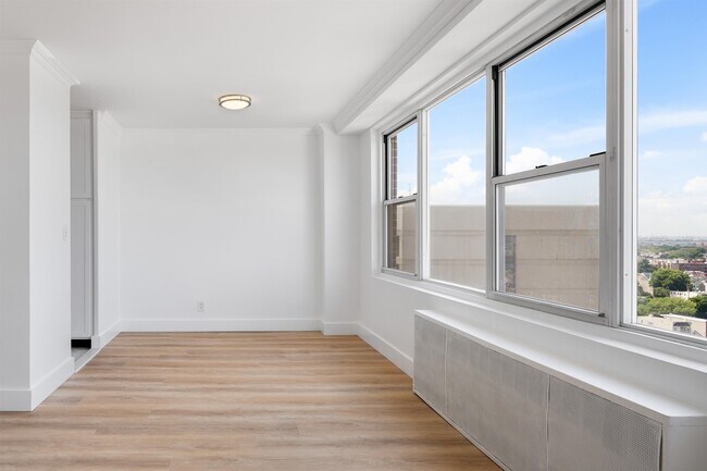 Foto del edificio - 10 Huron Ave
