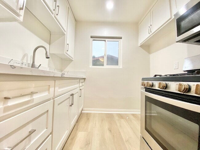 Foto del edificio - 1602 Winona Blvd