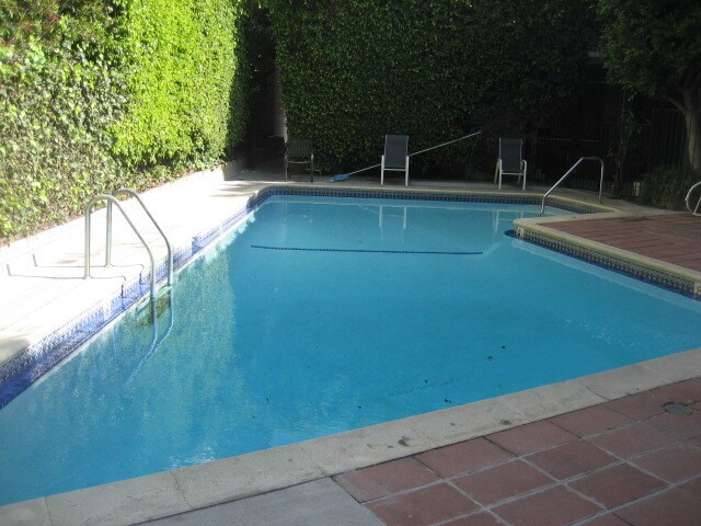 Foto del edificio - 1350 N Crescent Heights Blvd