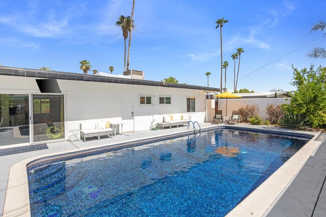 Building Photo - 4385 E Pso Caroleta