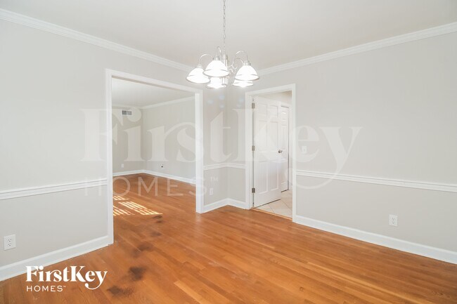 Foto del edificio - 2006 Red Forest Rd