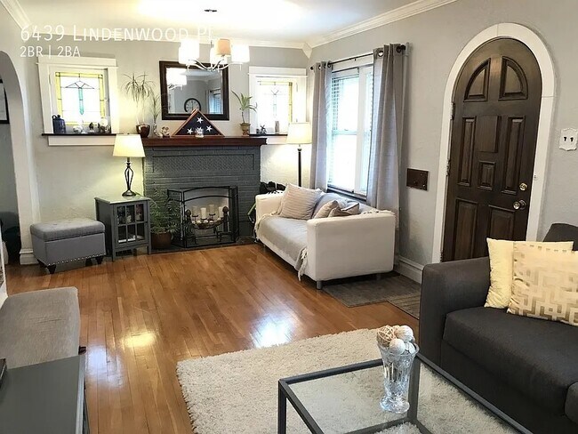 Foto del edificio - 6439 Lindenwood Pl