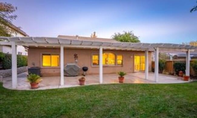Building Photo - 3 bedroon 2 bath home