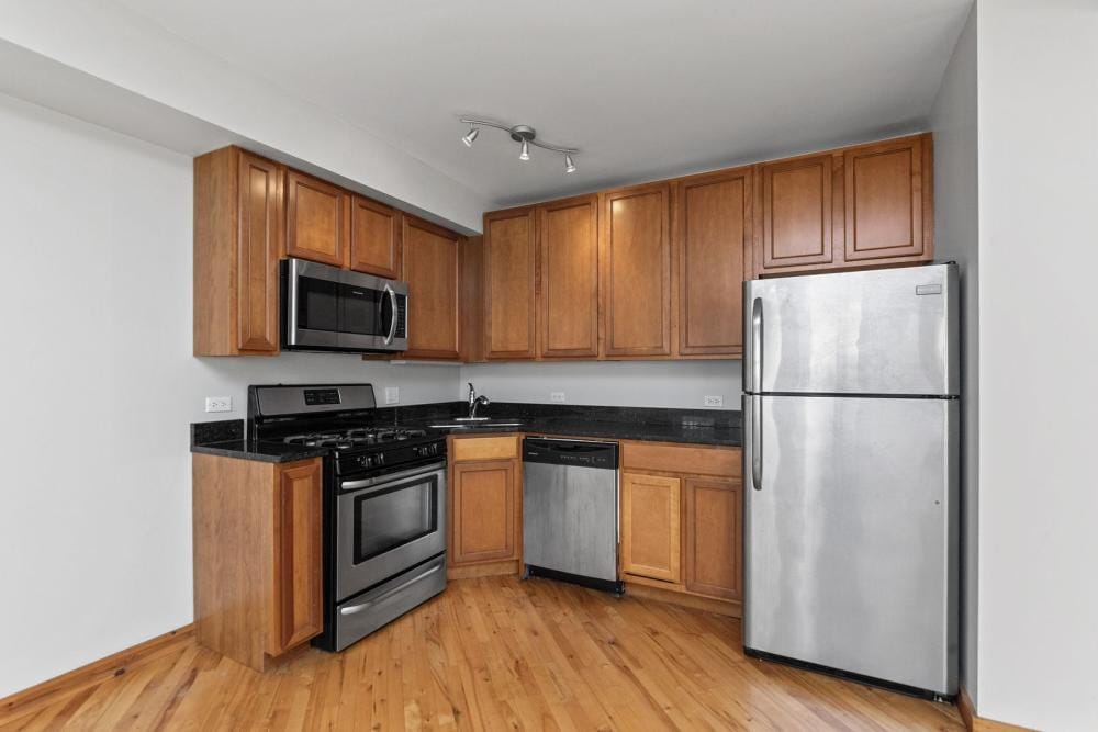 Foto principal - 4 bedroom in Chicago IL 60615