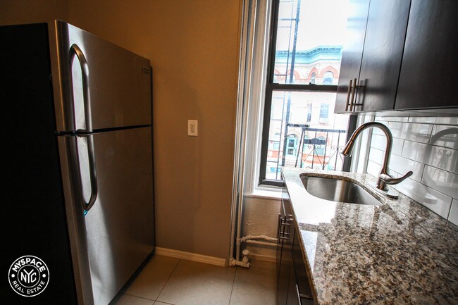 Building Photo - 684 Central Ave