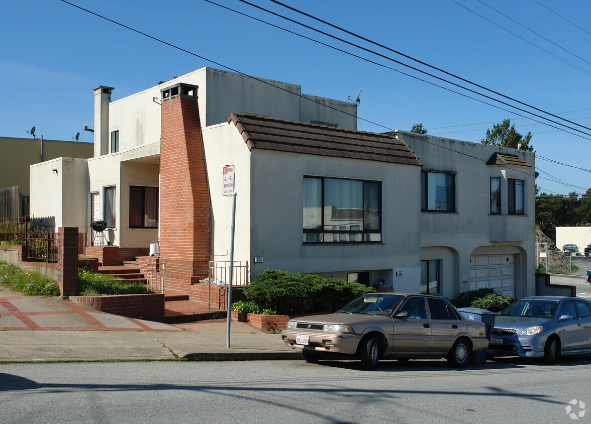 Building Photo - 200-204 Wellington Ave