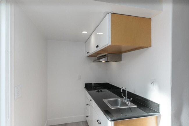 Building Photo - 2428 Havenscourt Blvd