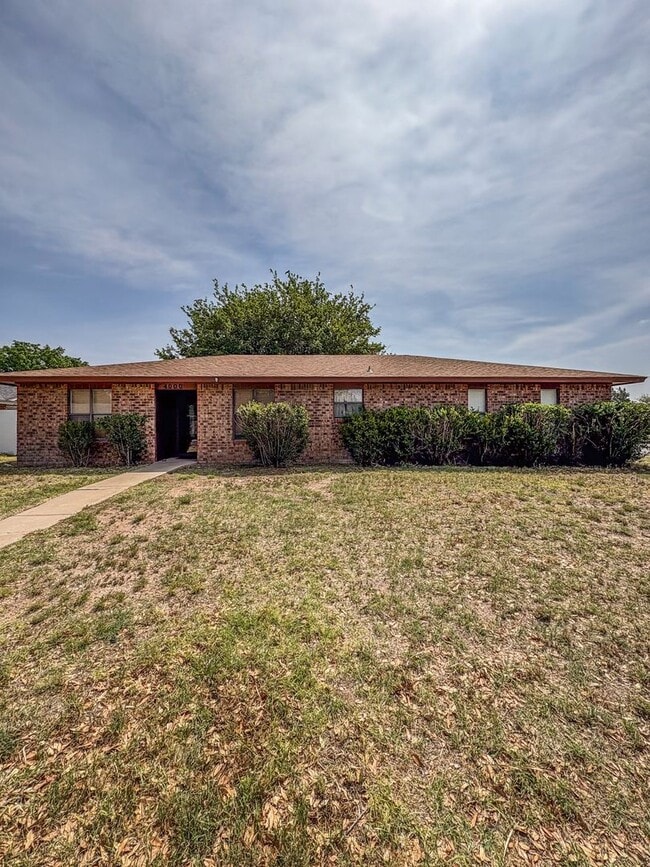 Building Photo - 4000 Mescalero Dr