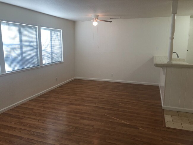 Building Photo - NICE ONE BEDROOM, LOWER LEVEL APARTMENT IN...