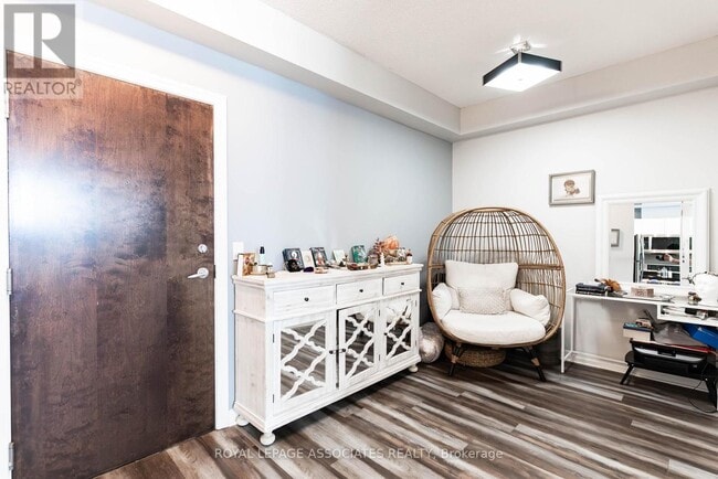 Building Photo - 16 Yonge St