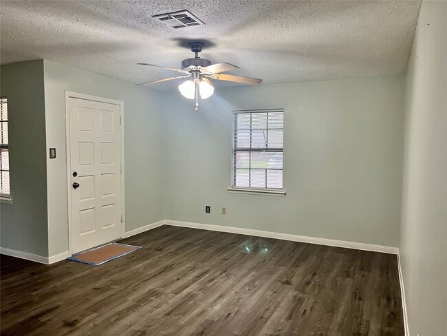 Building Photo - 1407 14th Ave N