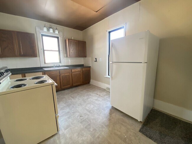 Building Photo - 3 br, 1 bath House - 15 N 14th Street
