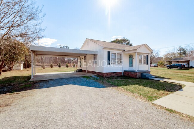 Foto del edificio - NOW OFFERING $250 OFF FIRST FULL MONTH IF ...