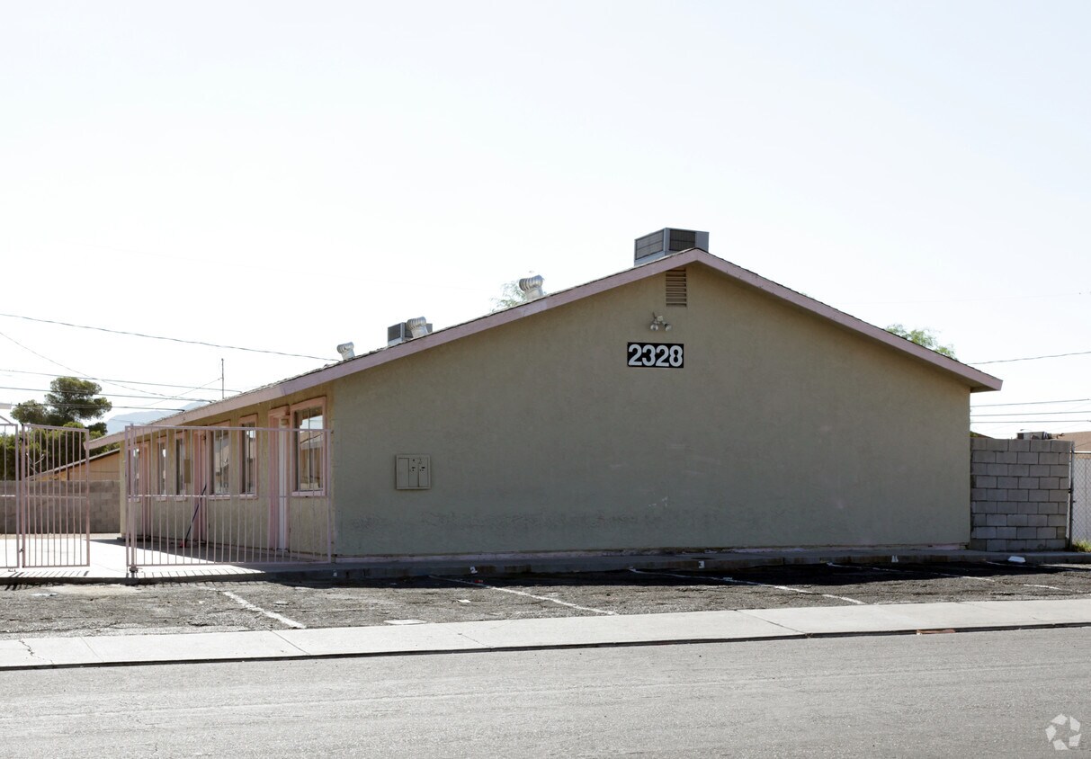 Primary Photo - 2328-2332 Statz St