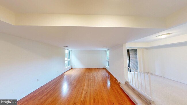 Foto del edificio - 2114 Bonnywood Ln