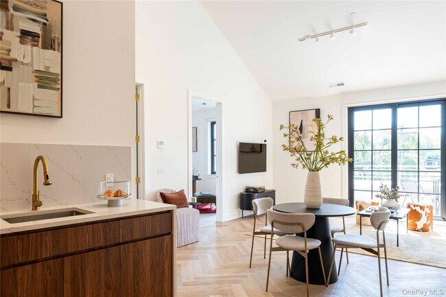 Foto del edificio - 100 E Putnam Ave