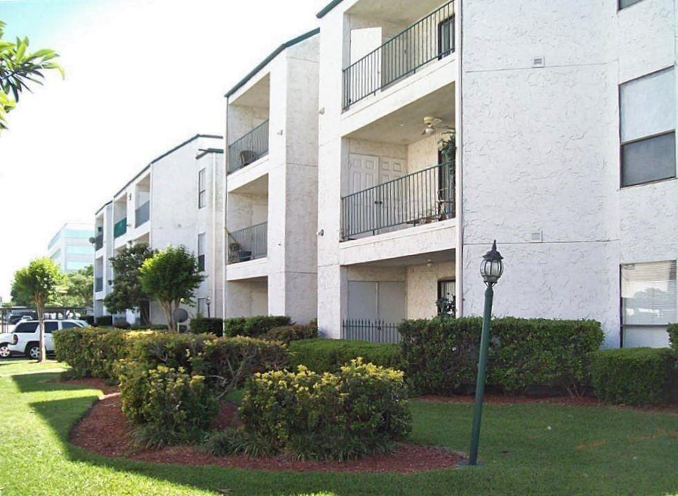 Foto principal - 2816 S Bartell Dr