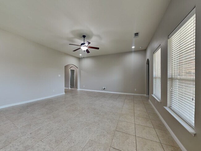 Foto del edificio - 528 Meadow Springs Dr