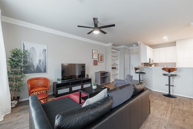 Foto del edificio - 2400 McCue Rd