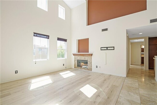Building Photo - 27015 Fairway Ln