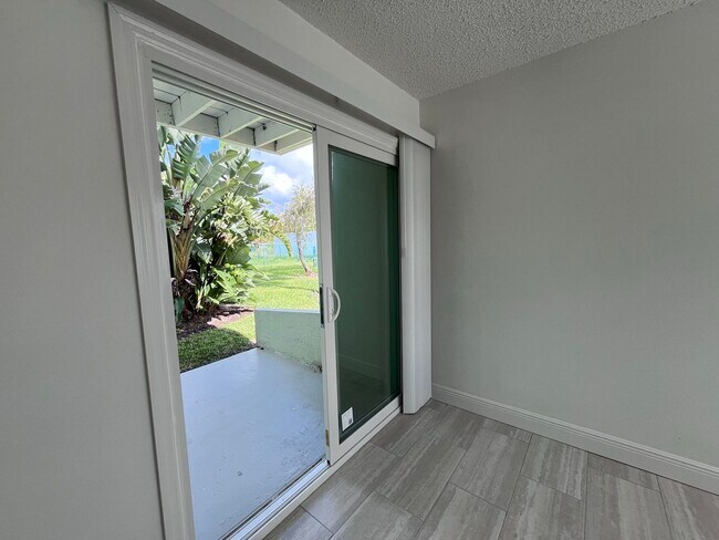 Private Patio Access - Sailpoint Bay Apartments